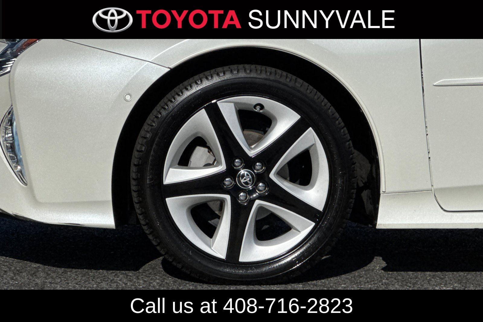 Used 2018 Toyota Prius Four Touring w/ Premium Convenience Package FWD image 13