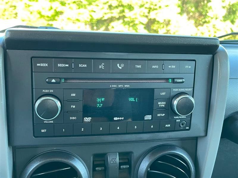 Used 2007 Jeep Wrangler Sahara w/ Dual Top Group AWD/4WD image 25