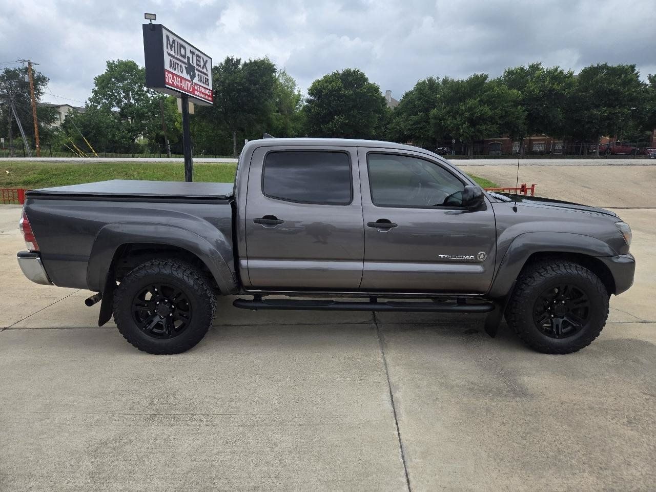 Used 2015 Toyota Tacoma 4x4 Double Cab w/ SR5 Package image 4
