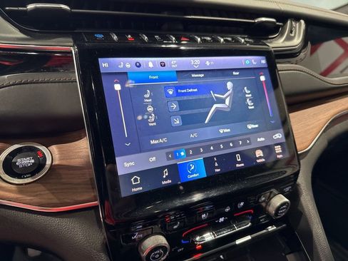 Used 2022 Jeep Grand Cherokee Summit w/ Luxury Tech Group V image 21