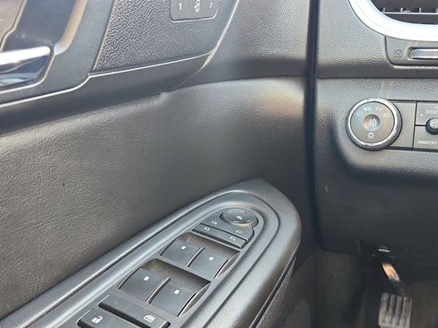 Used 2016 Chevrolet Traverse LT image 20