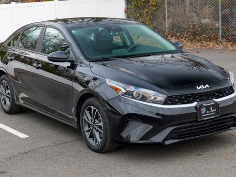 Used 2023 Kia Forte LXS image 9