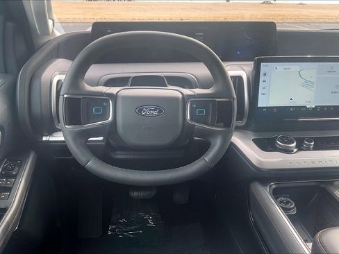 Used 2025 Ford Expedition Active image 5