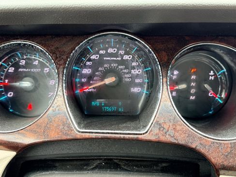 Used 2011 Ford Taurus Limited w/ 301A Rapid Spec Order Code image 18