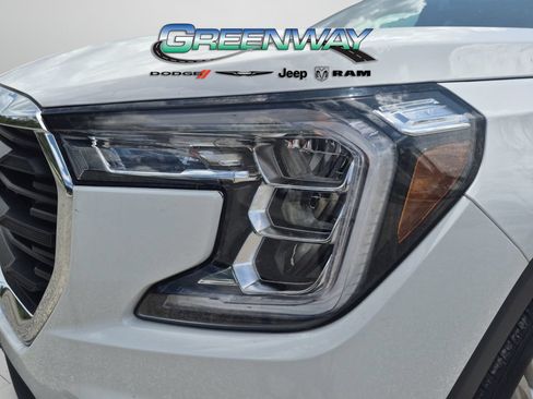 Used 2024 GMC Terrain SLE FWD image 28
