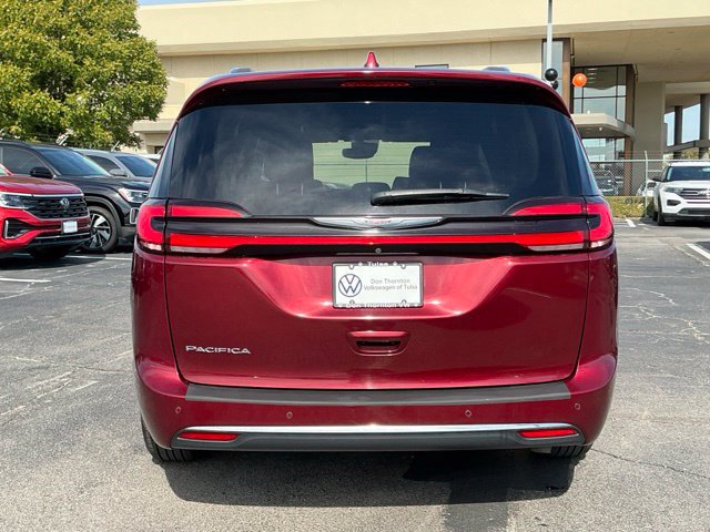 Used 2021 Chrysler Pacifica Touring-L FWD image 4