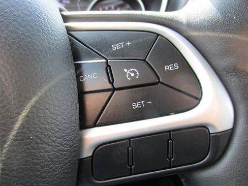 Used 2018 Jeep Compass Latitude w/ Cold Weather Group AWD/4WD image 14