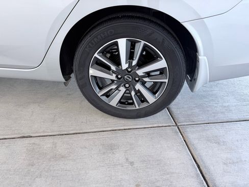 Used 2024 Nissan Versa SV w/ Trunk Package image 25