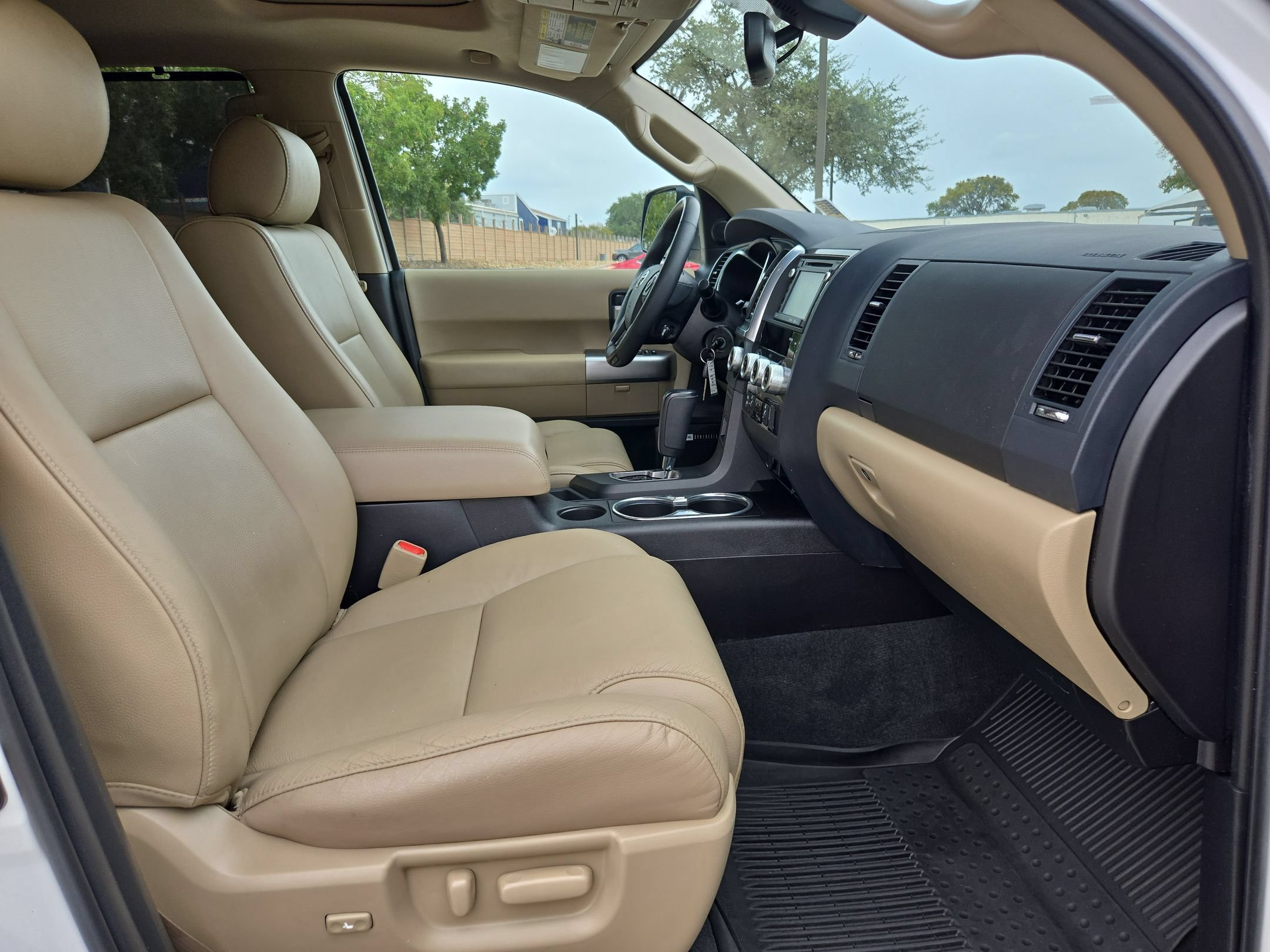 Used 2019 Toyota Sequoia Limited w/ Safety & Convenience Package RWD image 27