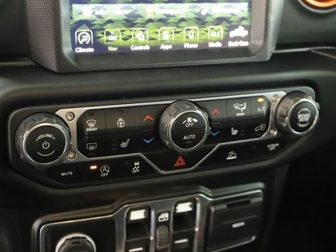 Used 2020 Jeep Gladiator Mojave AWD/4WD image 28