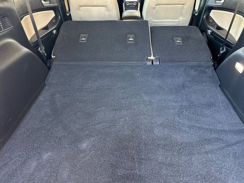 Used 2024 Ford Edge SE image 15