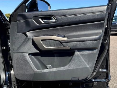 Used 2024 Nissan Pathfinder Platinum w/ Cargo Package image 24