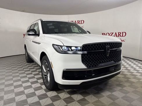 New 2025 Lincoln Navigator Reserve image 1