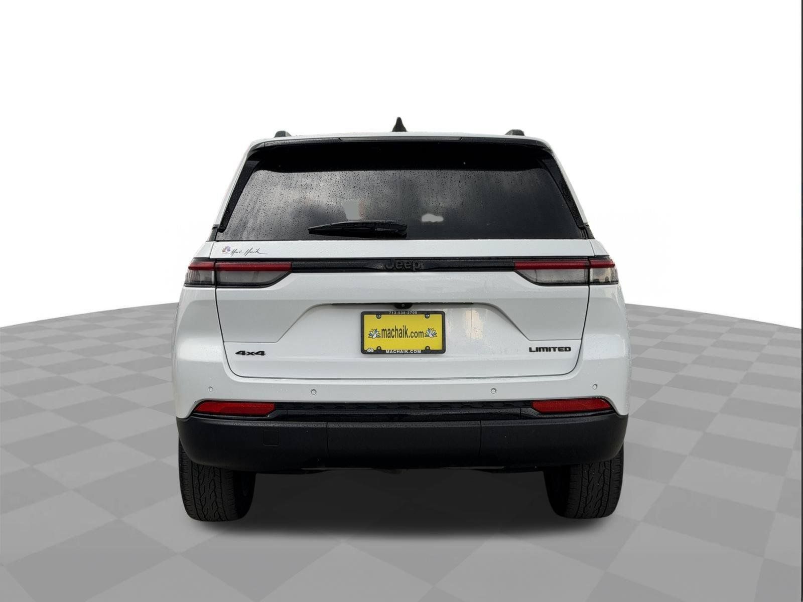Used 2023 Jeep Grand Cherokee Limited w/ Black Appearance Package AWD/4WD image 4