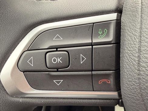 Used 2025 Jeep Compass Latitude image 17