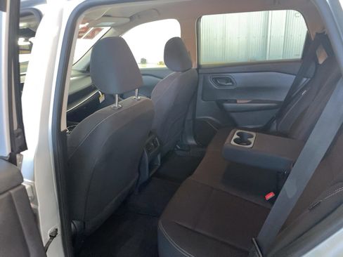 Used 2025 Nissan Rogue S AWD/4WD image 19