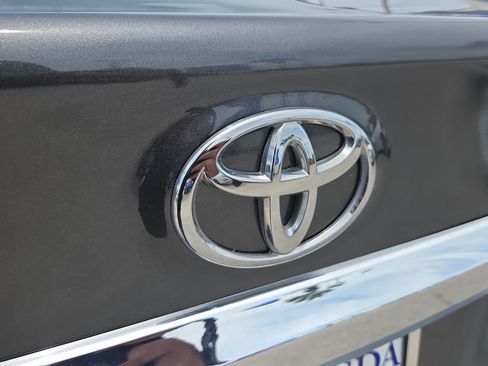 Used 2013 Toyota Corolla LE FWD image 36