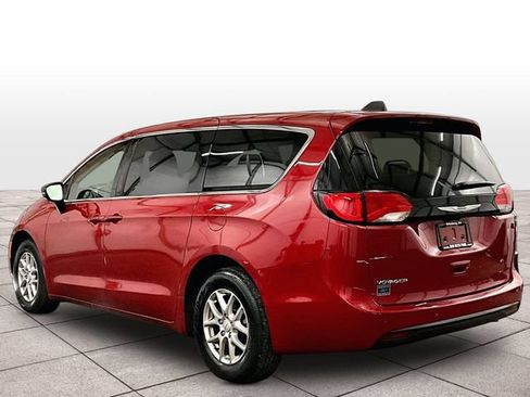 Used 2026 Chrysler Voyager LX FWD image 10