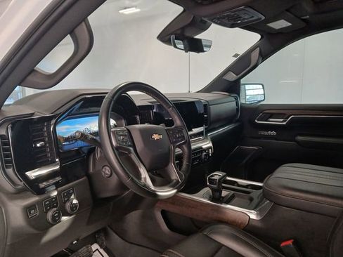 Used 2023 Chevrolet Silverado 1500 High Country w/ High Country Premium Package image 9