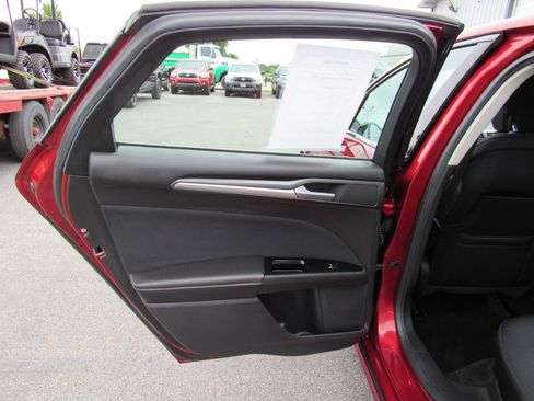 Used 2013 Ford Fusion SE FWD image 29