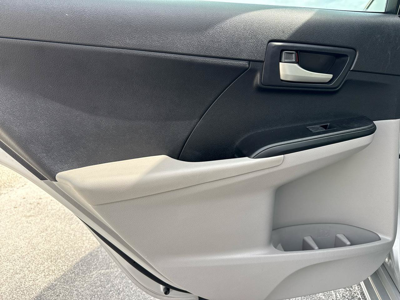 Used 2013 Toyota Camry LE FWD image 27