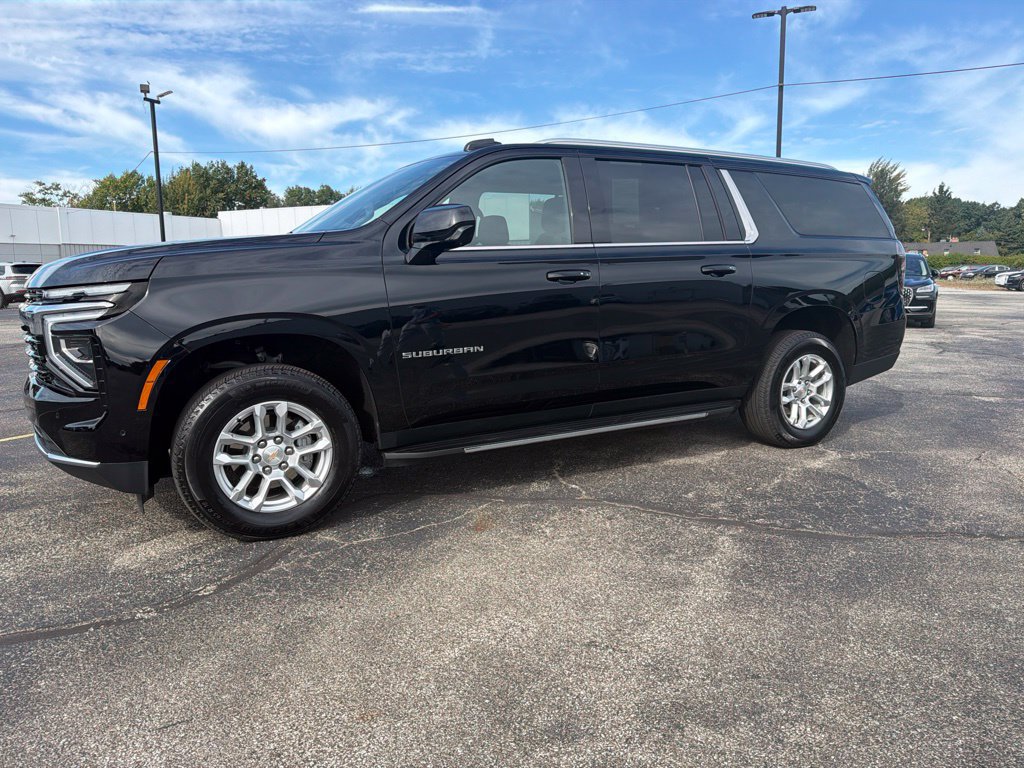 Used 2025 Chevrolet Suburban LS AWD/4WD image 4