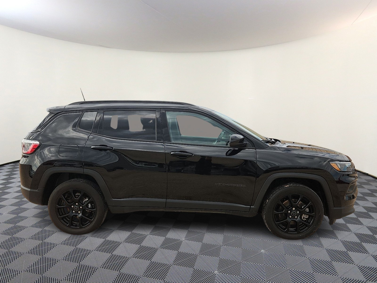 Used 2025 Jeep Compass Latitude w/ Convenience Group AWD/4WD image 5