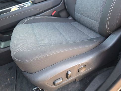 Used 2025 GMC Acadia Elevation image 9