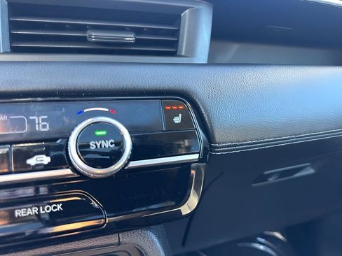 Used 2025 Honda Pilot Touring image 25