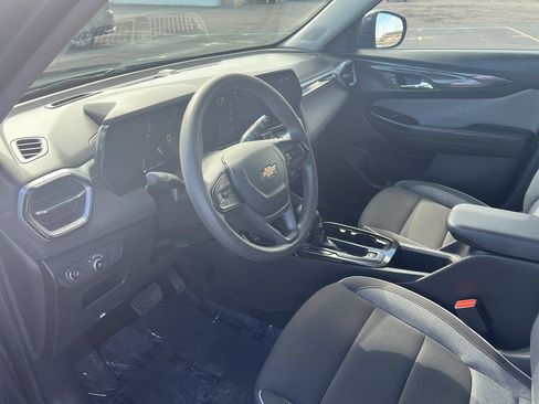 Used 2025 Chevrolet TrailBlazer LT AWD/4WD image 9