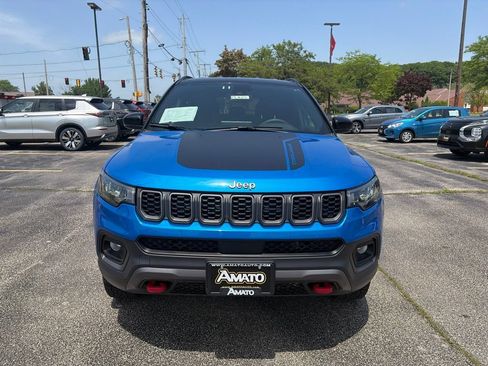 Used 2025 Jeep Compass Trailhawk AWD/4WD image 9