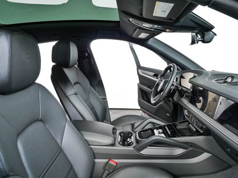 New 2026 Porsche Cayenne Coupe AWD/4WD image 24
