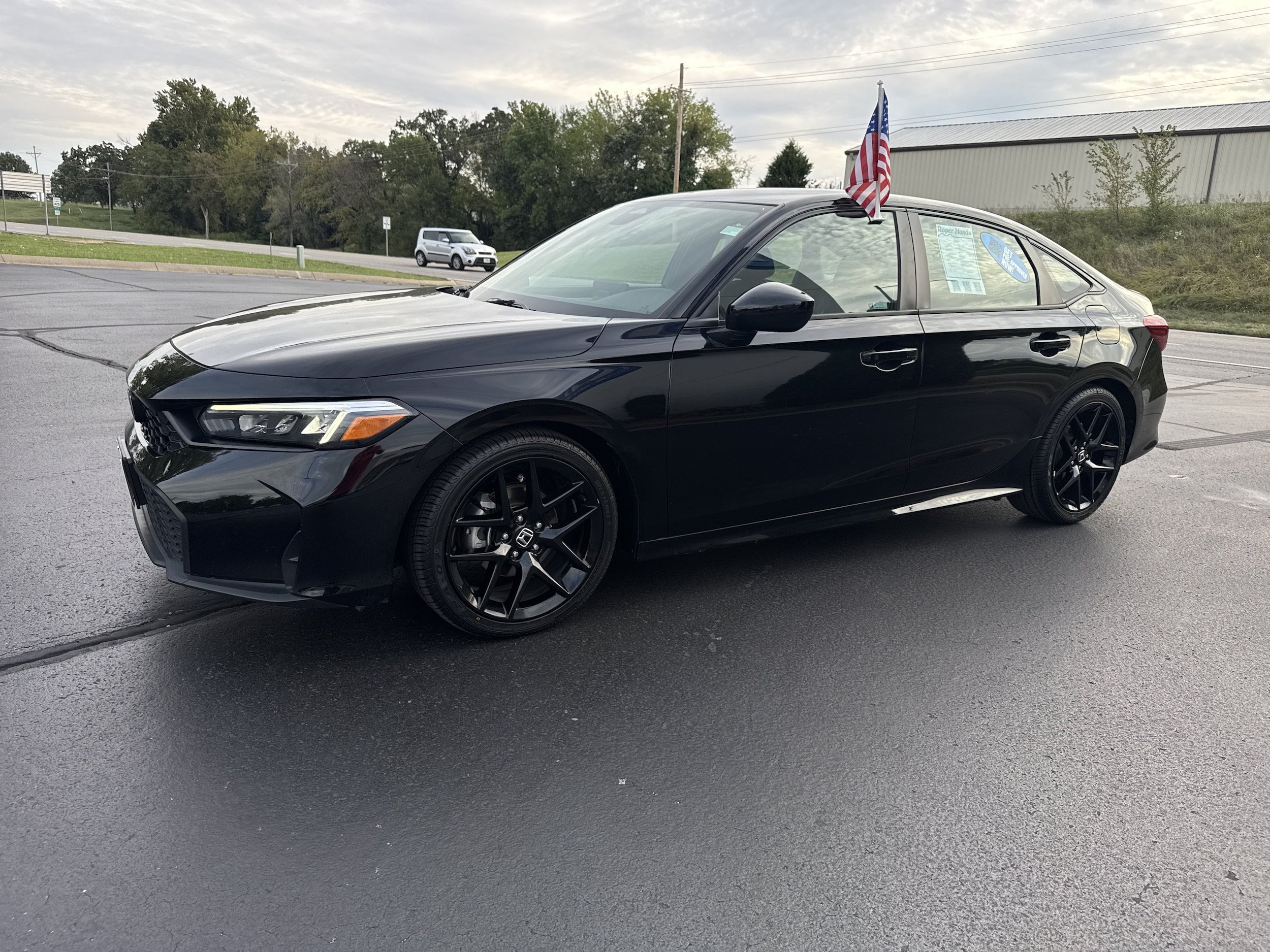 Used 2025 Honda Civic Sport image 2