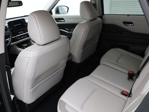 Used 2022 Nissan Pathfinder SL image 10