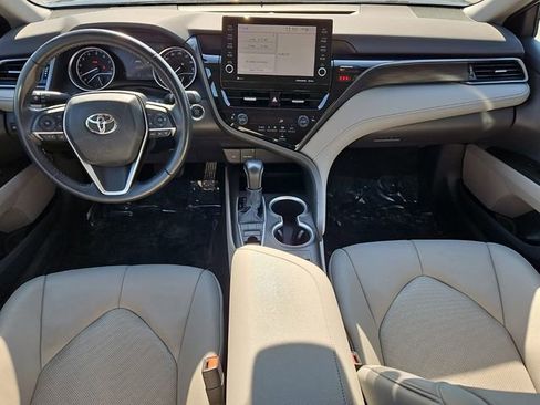 Used 2021 Toyota Camry XLE FWD image 13