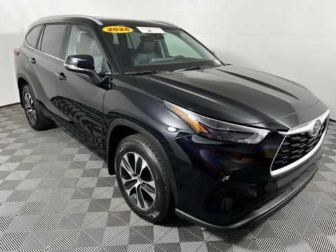Certified 2026 Toyota Highlander XLE AWD/4WD image 3