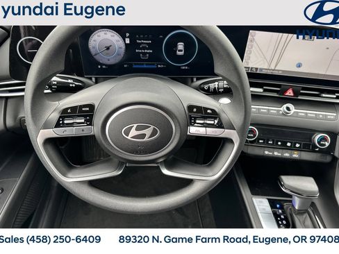 Used 2024 Hyundai Elantra SEL FWD image 18