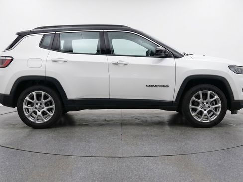 Used 2025 Jeep Compass Limited AWD/4WD image 11