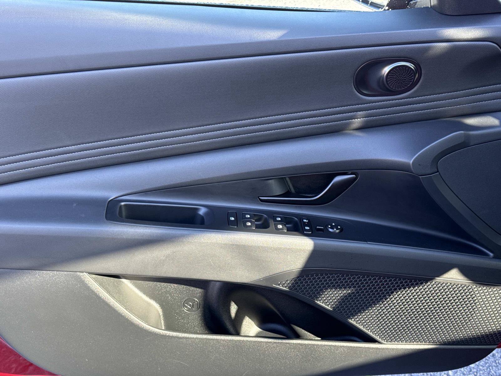 Certified 2025 Hyundai Elantra SEL FWD image 18