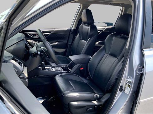 Certified 2023 Subaru Forester Limited AWD/4WD image 9