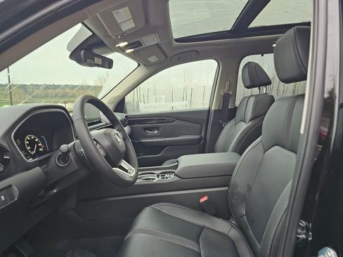 New 2025 Honda Pilot Touring image 21