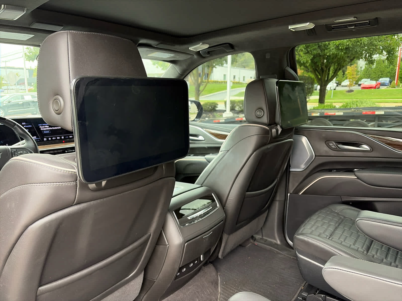 Certified 2024 Cadillac Escalade Sport Platinum w/ LPO, ONYX Package AWD/4WD image 11