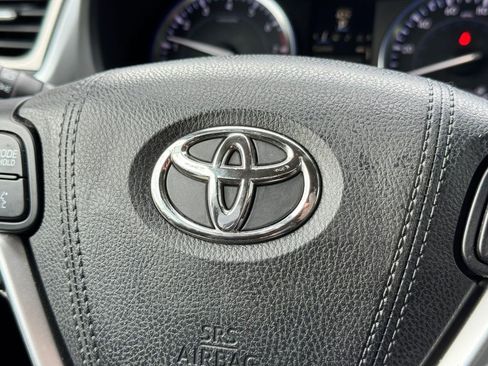 Used 2015 Toyota Highlander XLE image 32