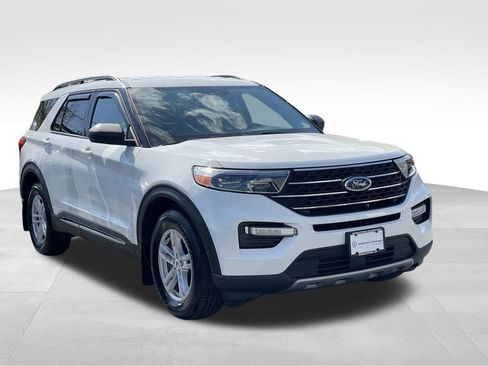 Used 2022 Ford Explorer XLT w/ Equipment Group 202A AWD/4WD image 3