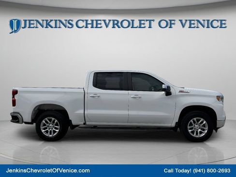 Used 2022 Chevrolet Silverado 1500 LT w/ Z71 Off-Road Package AWD/4WD image 3