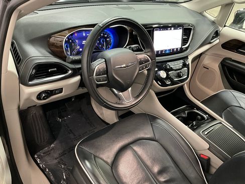 Used 2022 Chrysler Pacifica Limited image 13