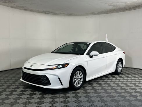 Used 2025 Toyota Camry LE FWD image 7