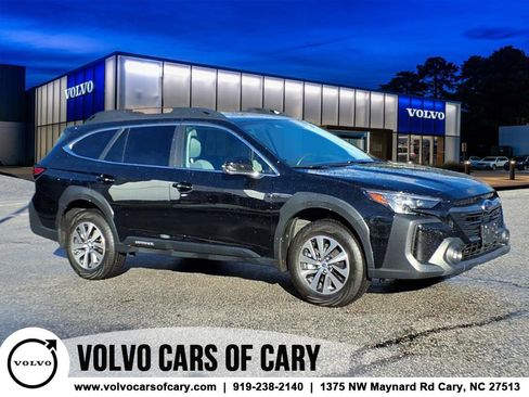 Used 2025 Subaru Outback Premium image 1