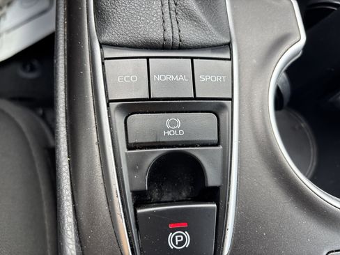 Used 2024 Toyota Camry LE image 31