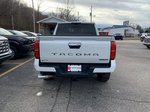 Used 2025 Toyota Tacoma Limited image 5